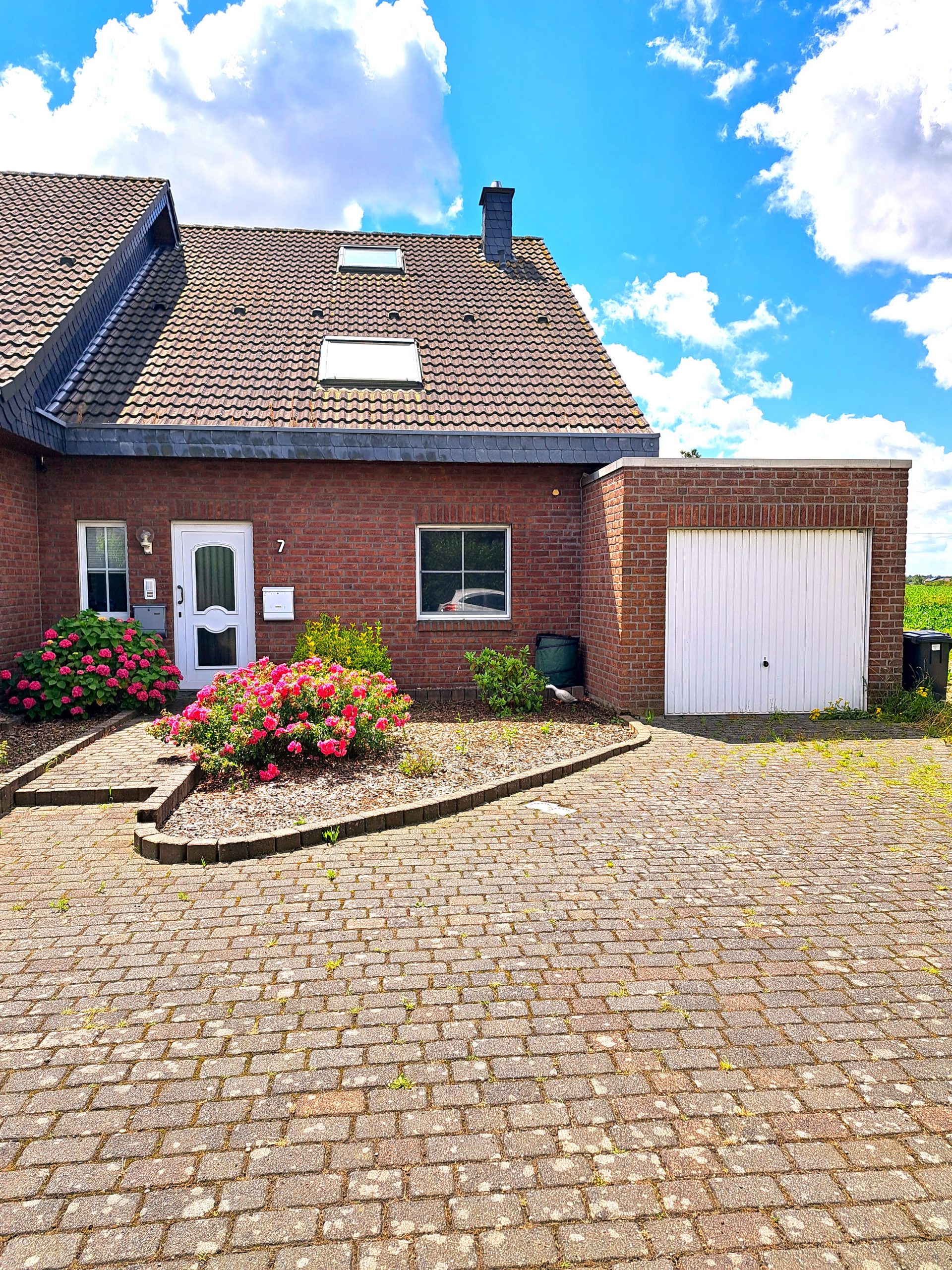 Komfortable Eigentumswohnung (EG + DG) im Zweifamilienhaus in 41844 Wegberg