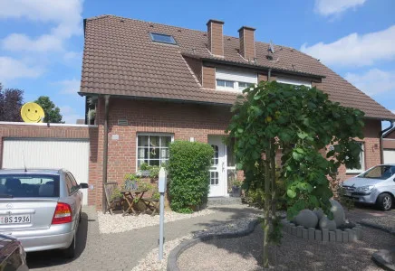 Gepflegte Doppelhaushälfte in Wegberg mit Außenpool