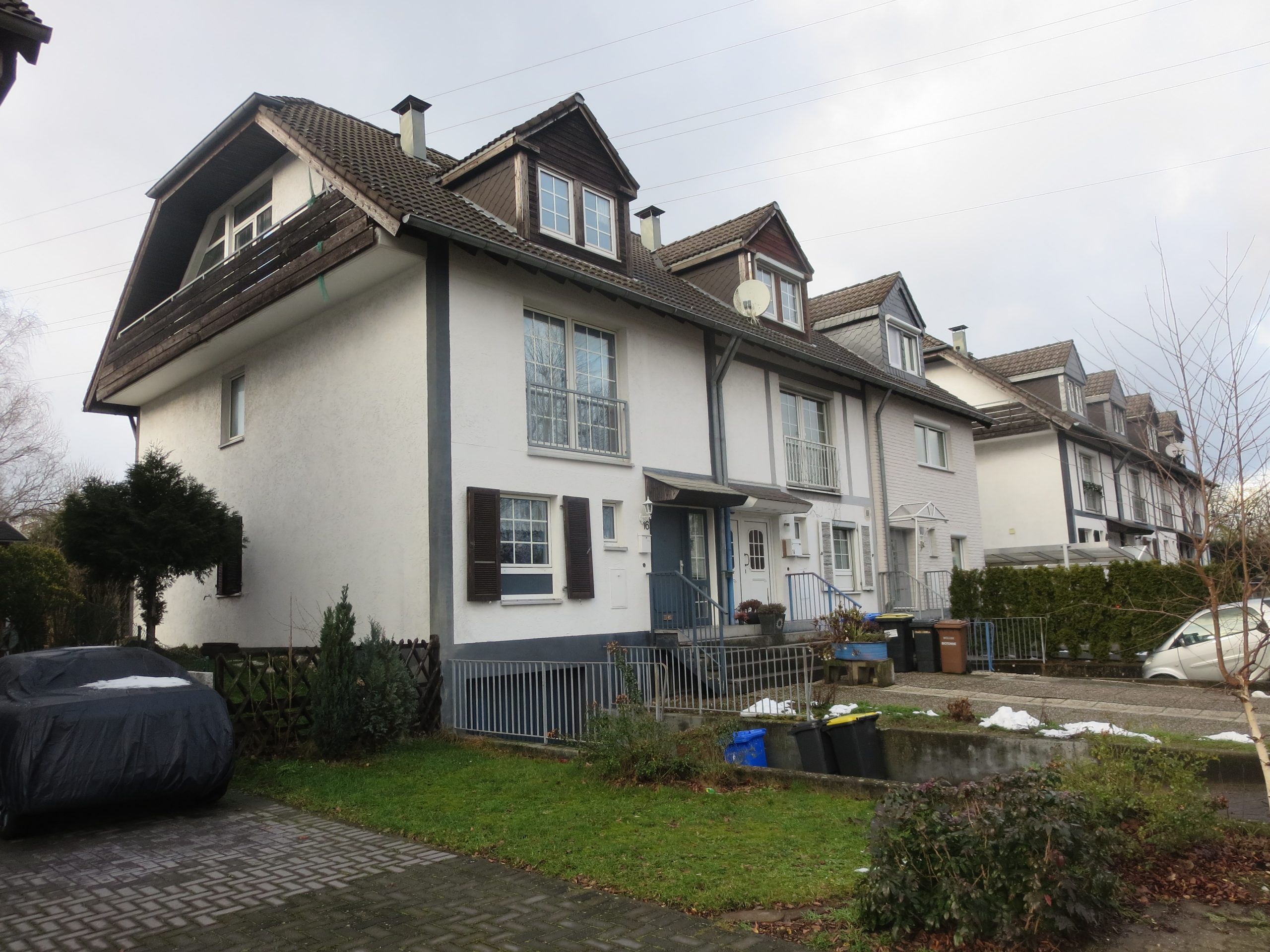 Reiheneckhaus im Landhausstil mit Garage in zentraler Wohnlage in 40880 Ratingen