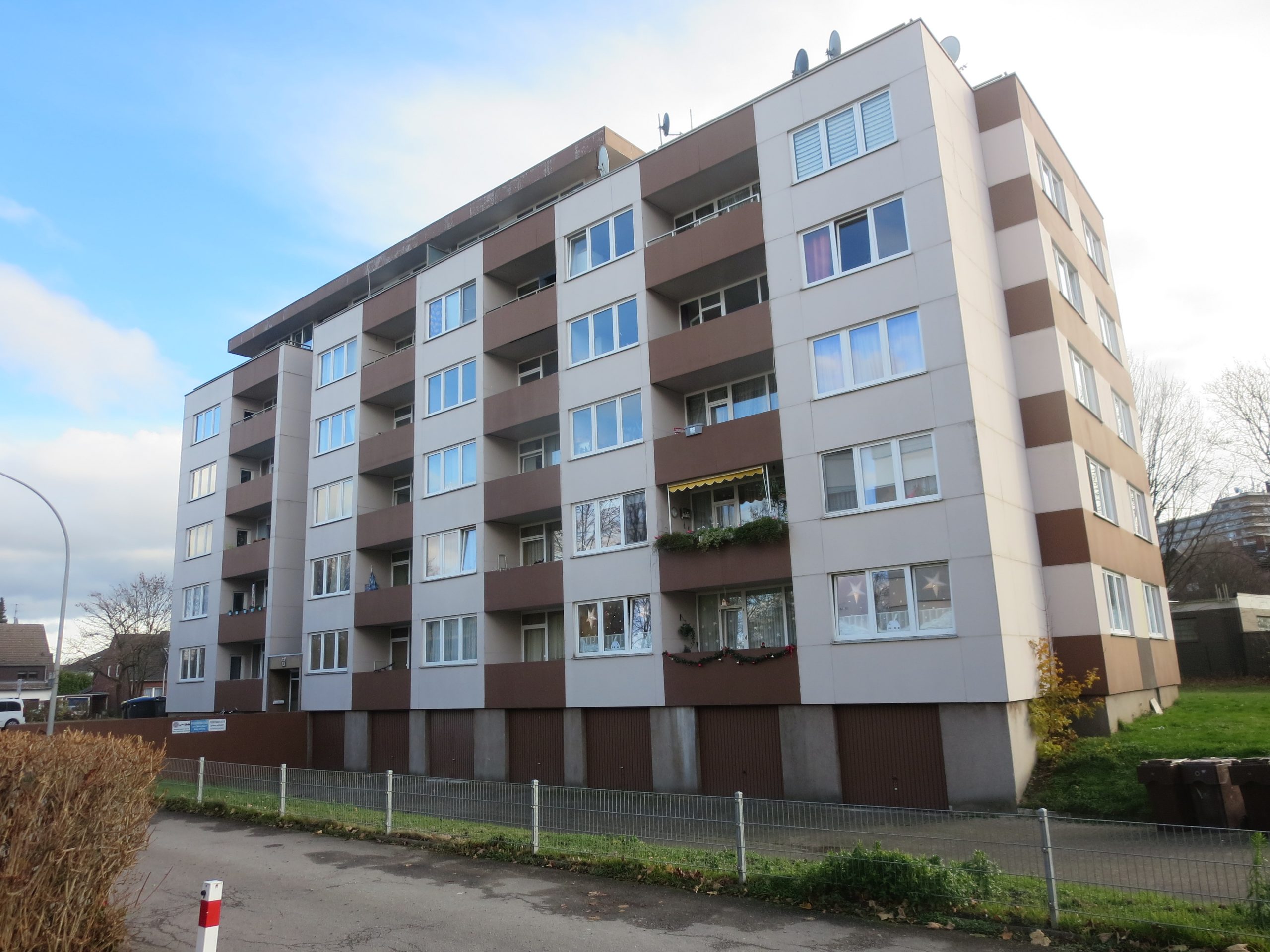 Modernisierte Wohnanlage mit 46 Wohneinheiten in 41239 Mönchengladbach